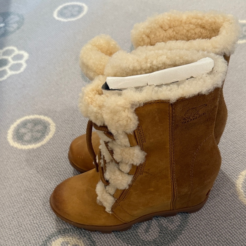 Sorel Tan Ankle Boots with Cream Fur